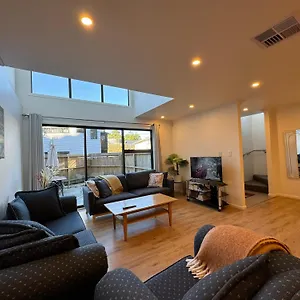 No Party Allowed, Entire Brand New 3 Bedroom Townhouse, Free Unlimited Fibre Wifi And Free Parking New Zealand